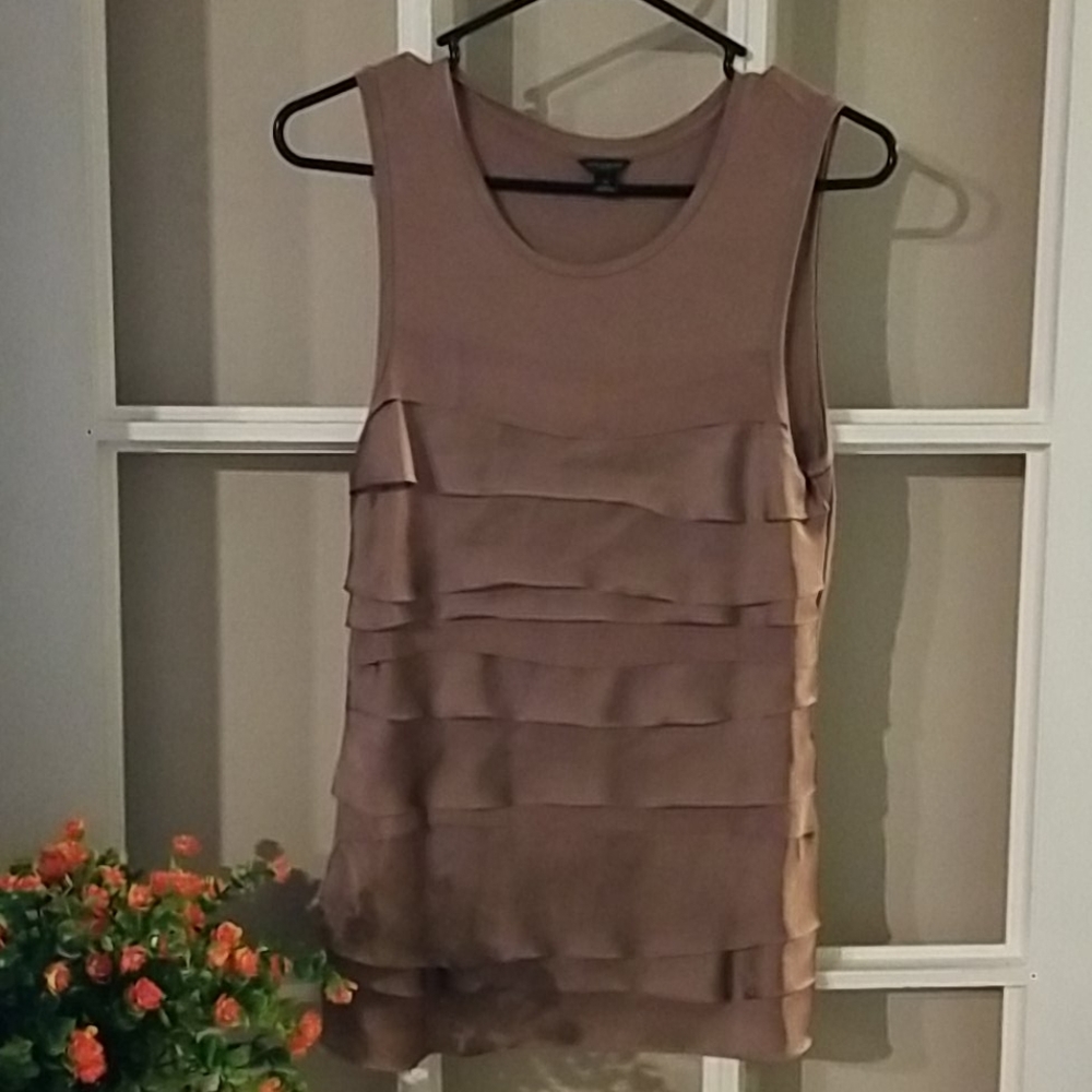 Ladies size m. Ann Taylor tiered tank.